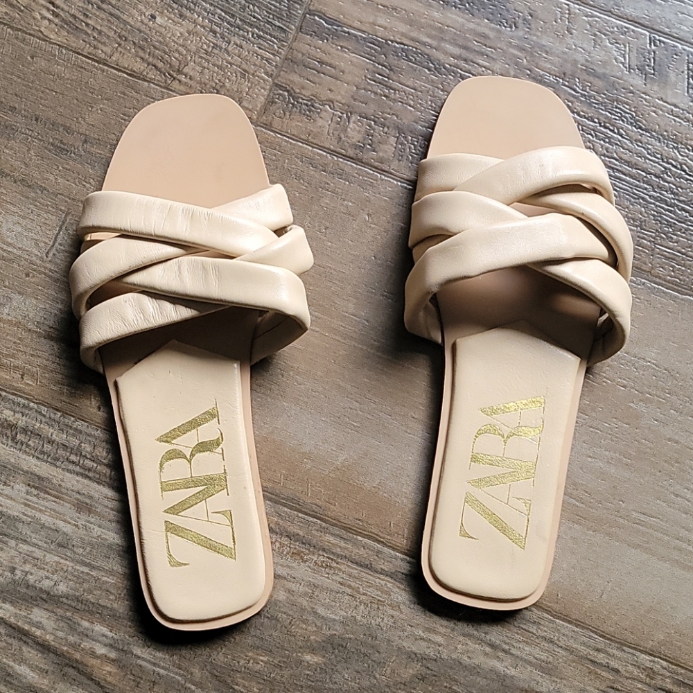 EUC- Zara Cream flats. Size 38